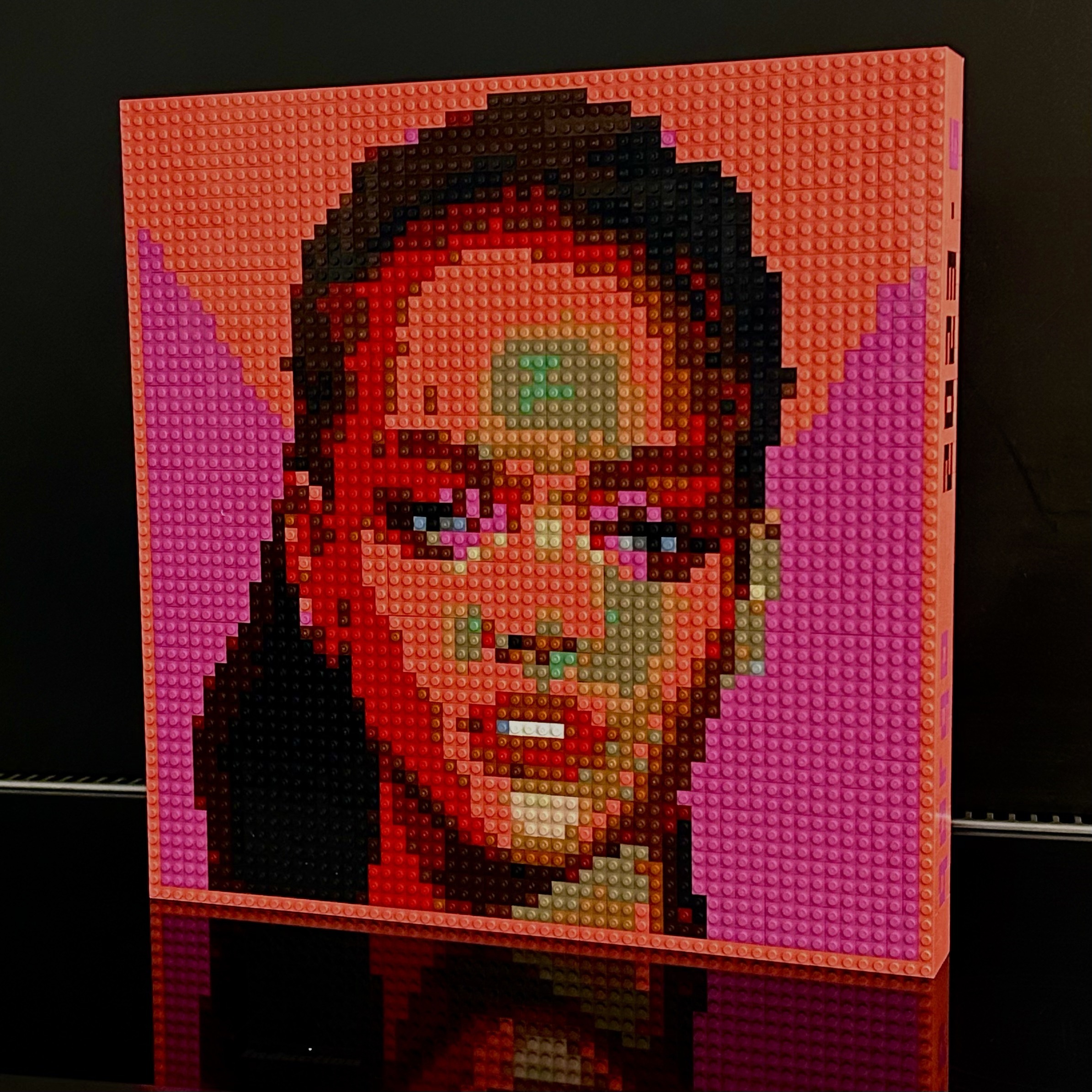 œuvre d’art, pop-art, lego, qr code, Art Lego : Portrait Inédit de Rihanna, Fond Noir, Socle Miroir