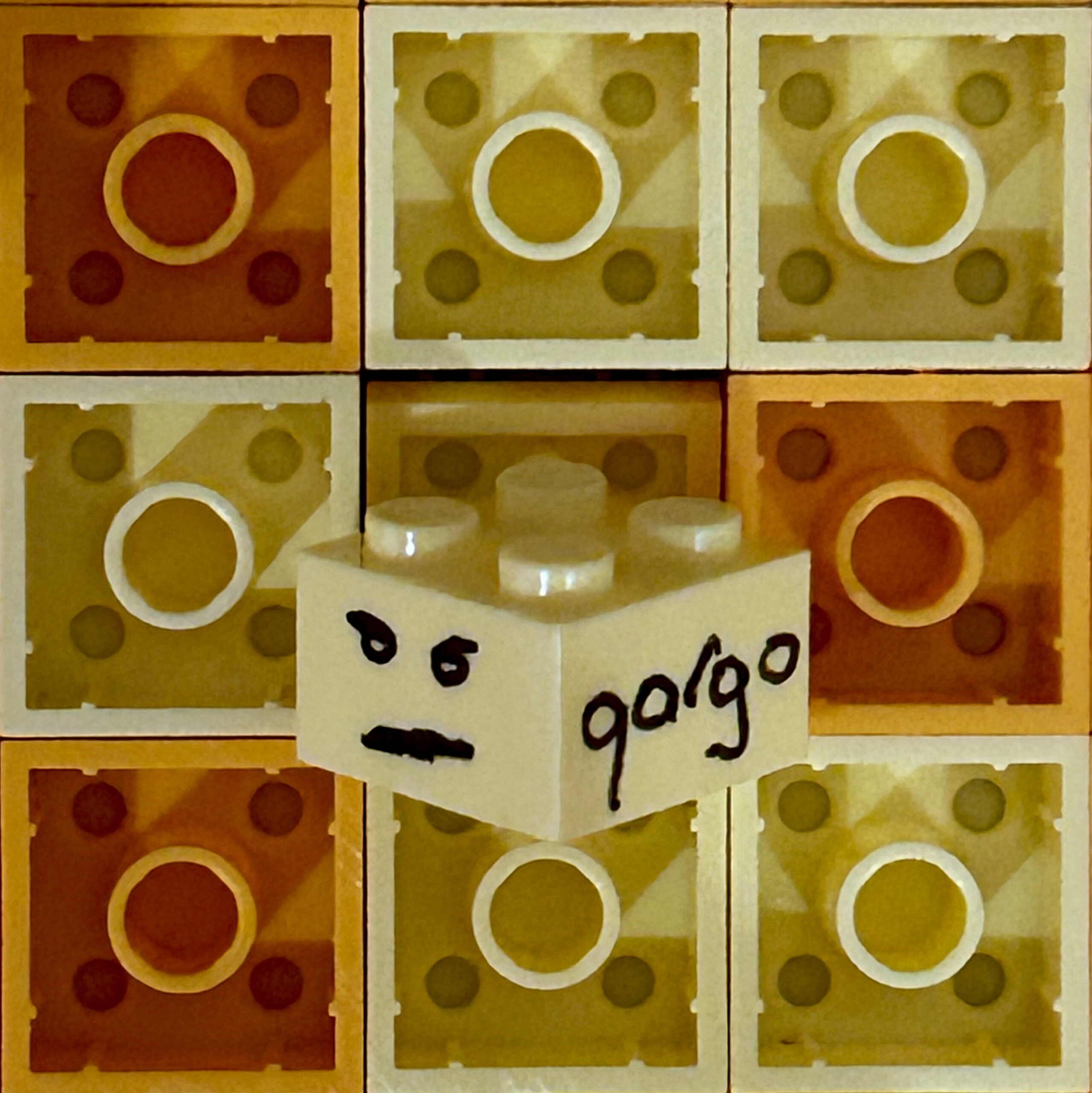 œuvre d’art, pop-art, lego, qr code, Easter Egg Qargo : Signature Manuscrite et Smiley au Milieu des Briques LEGO du QR Code