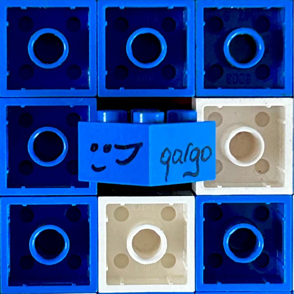 Easter Egg Qargo Goldorak : Signature Manuscrite et Smiley au Milieu des Briques LEGO du QR Code